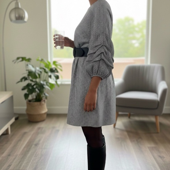 ✨ NWT Neiman Marcus Embroidered Statement Sleeve Dress ✨ - Picture 4 of 10